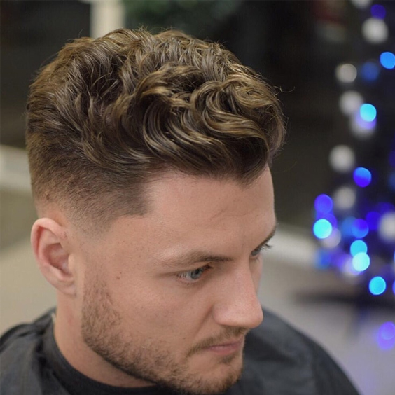 Tóc undercut uốn xoăn đỉnh