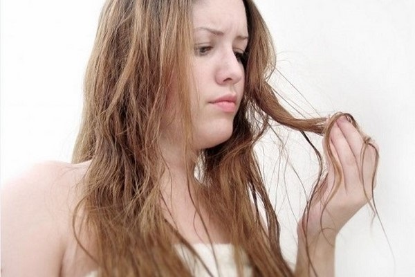 cách gỡ rối tóc xoăn