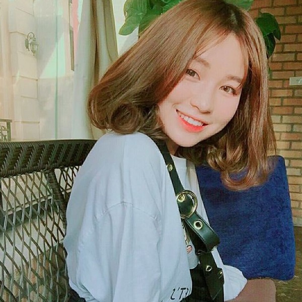 kiểu tóc ngắn uốn cụp đuôi cho khuôn mặt nhỏ gầy