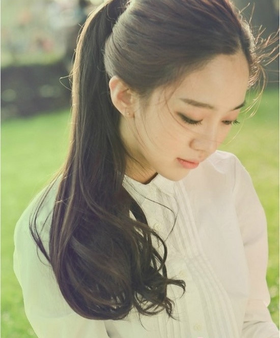 kiểu tóc cột đuôi gà