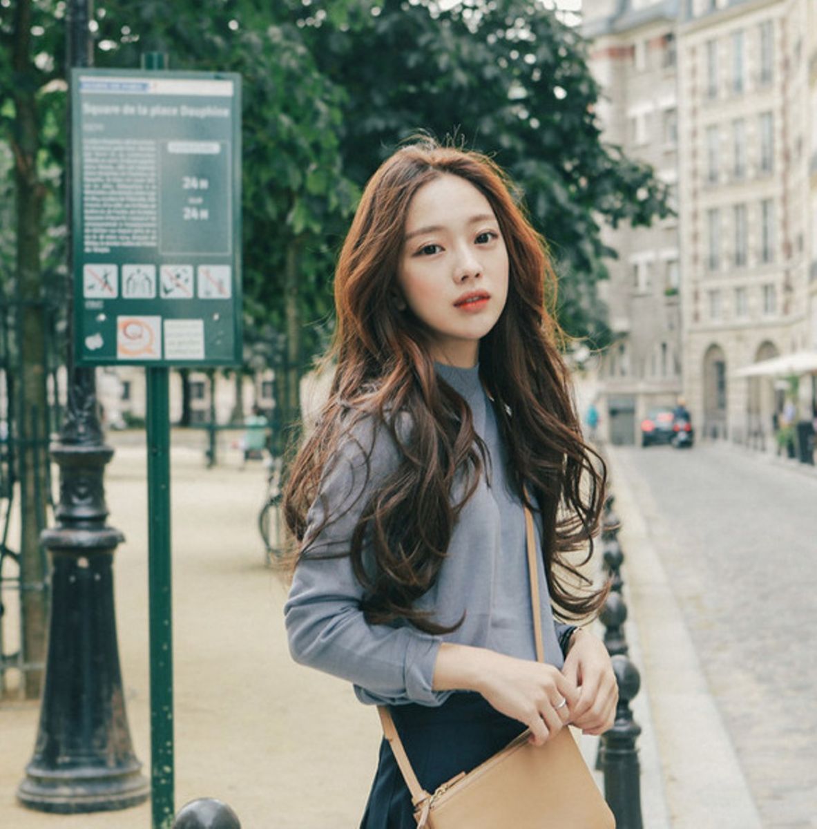 kiểu tóc dài xoăn sóng