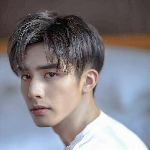 kiểu tóc hai mái ngắn