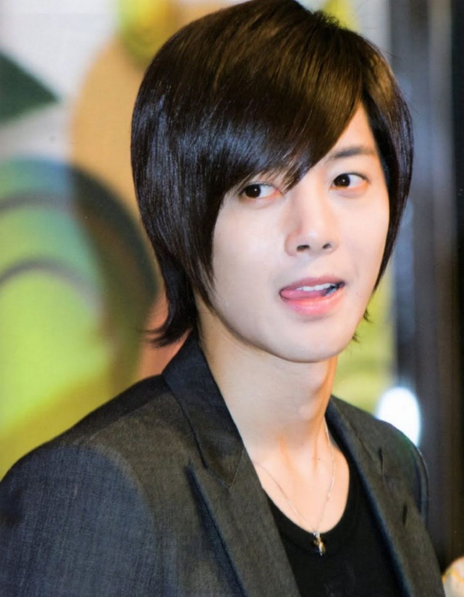 Kiểu tóc nam mái xéo cực đẹp cho nam mặt dài