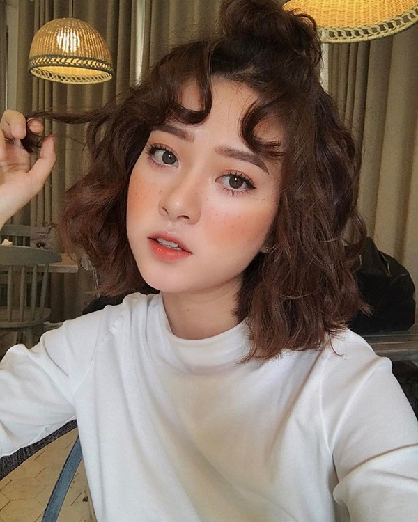 Kiểu tóc nữ cá tính xoăn xù mì