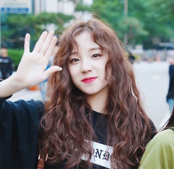 kiểu tóc nữ gợn sóng xù