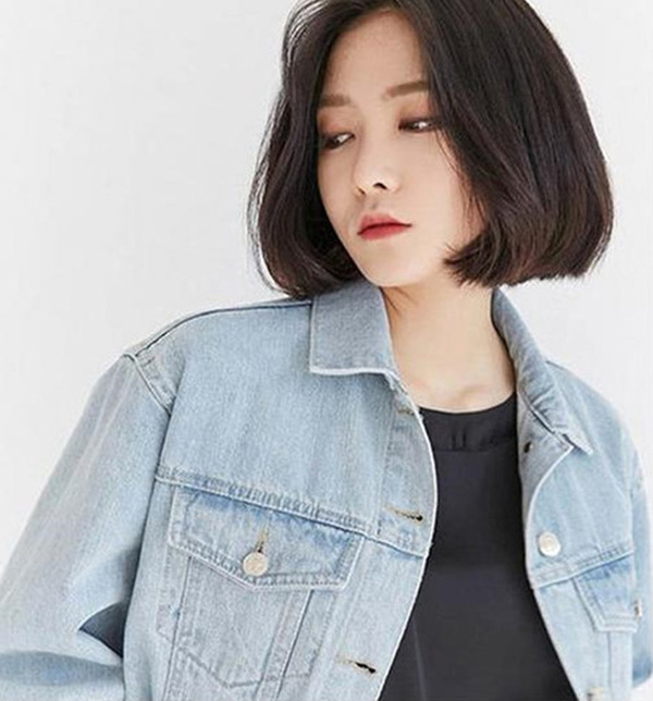 kiểu tóc nữ ngắn cụp đuôi không mái