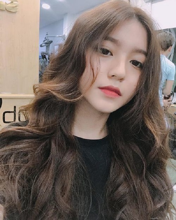 kiểu tóc nữ gợn sóng không mái