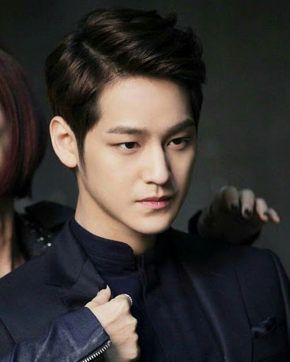 Kiểu tóc phù hợp khuôn mặt nam trái xoan