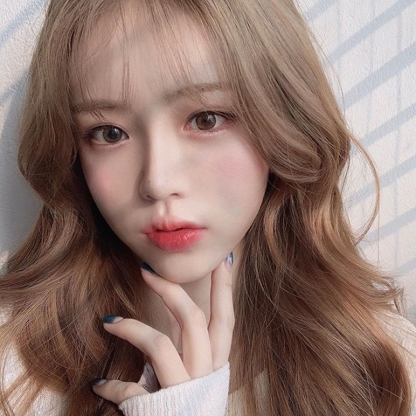 màu tóc đẹp vàng đồng