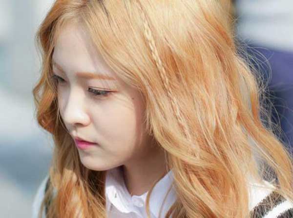 màu tóc đẹp vàng đồng