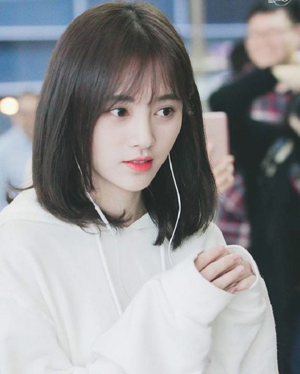 kiểu tóc phù hợp với lứa tuổi học sinh ngắn duỗi thẳng