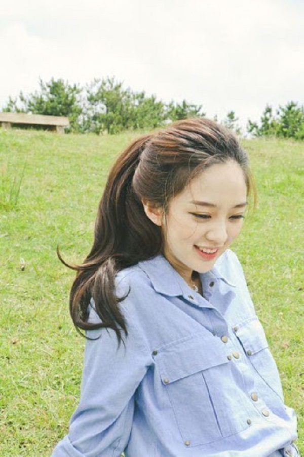 kiểu tóc phù hợp với lứa tuổi học sinh cột đuôi gà