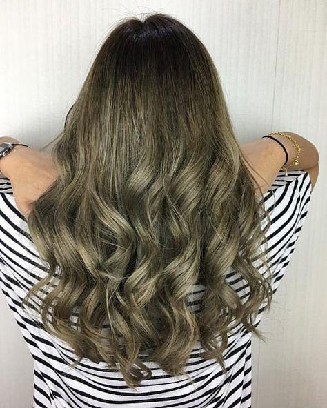 Nhuộm màu nâu rêu theo xu hướng hot nhất hiện nay.