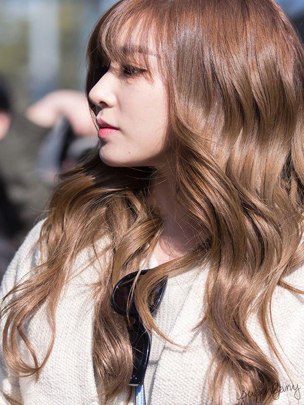 tóc màu nâu tây sẫm