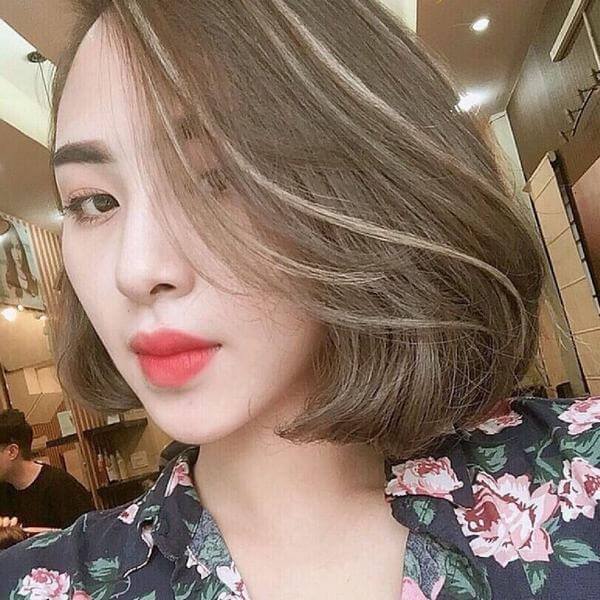 tóc màu nâu tây sáng