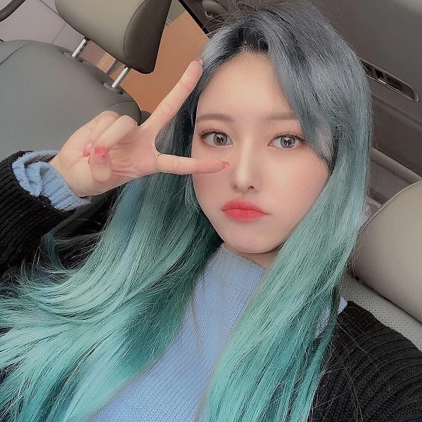 Tóc màu xám khói lục