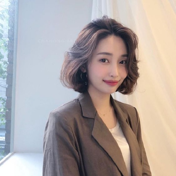 Tóc ngắn mái dài cho mặt tròn