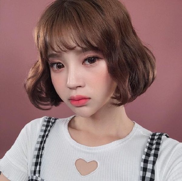 Tóc ngắn gợn sóng cho mặt tròn