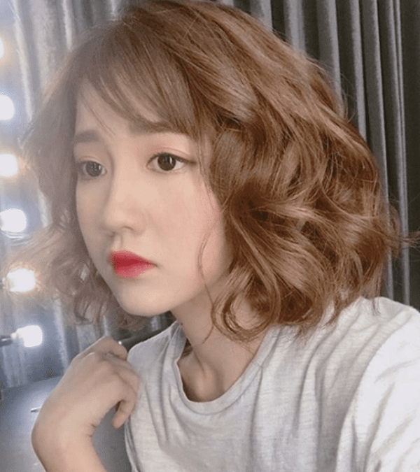 tóc ngắn ngang vai