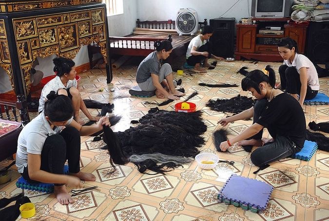 May gia công tóc giả