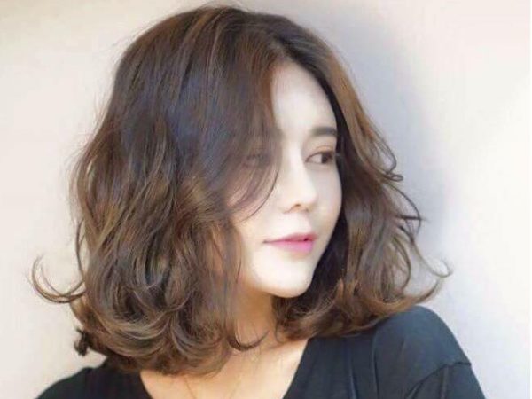các kiểu tóc uốn ngang vai