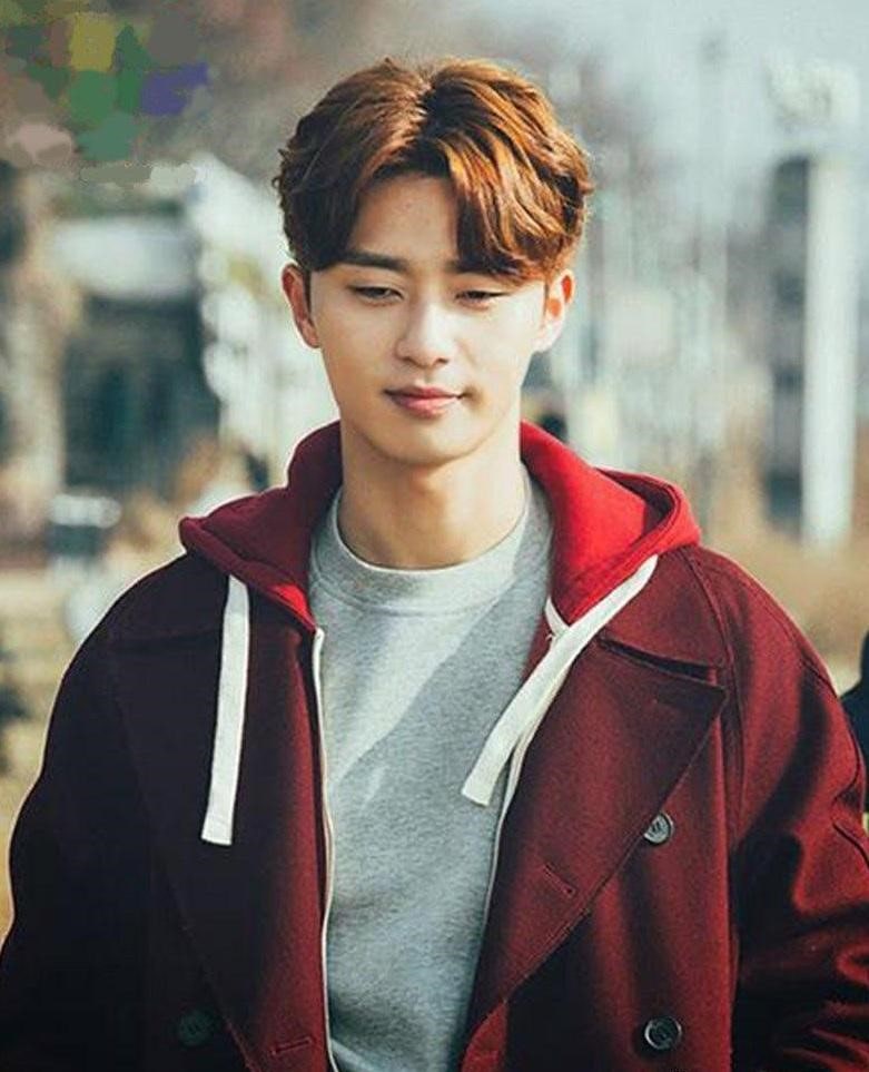 các kiểu tóc xoăn ngắn