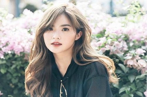 kiểu tóc dài cho mặt tròn