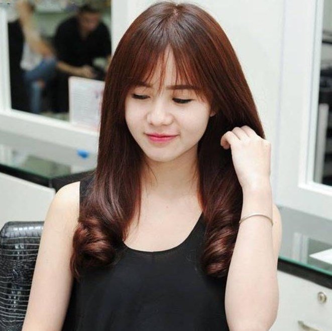 kiểu tóc dài cho mặt tròn