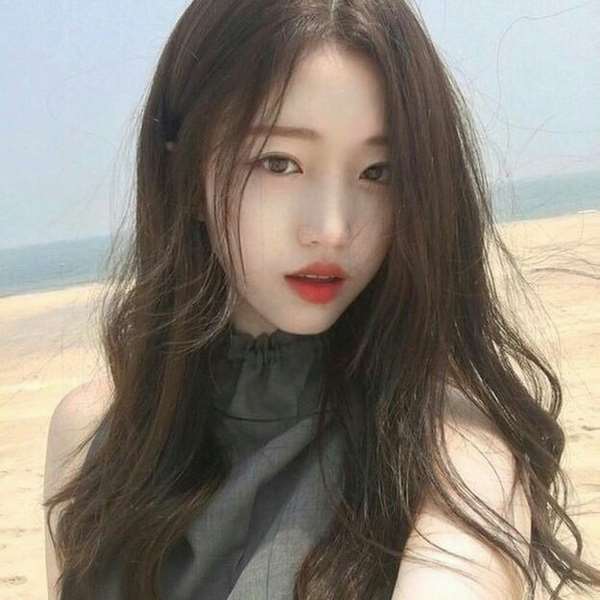 kiểu tóc dài cho mặt tròn