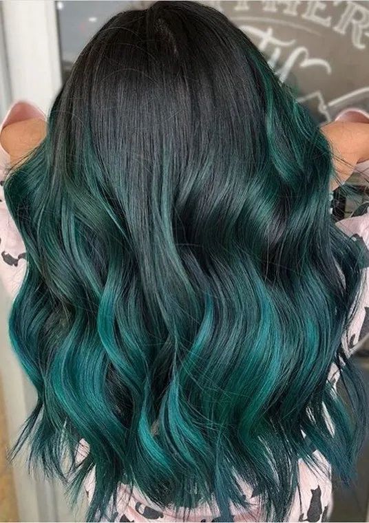 kiểu tóc nhuộm highlight xanh rêu