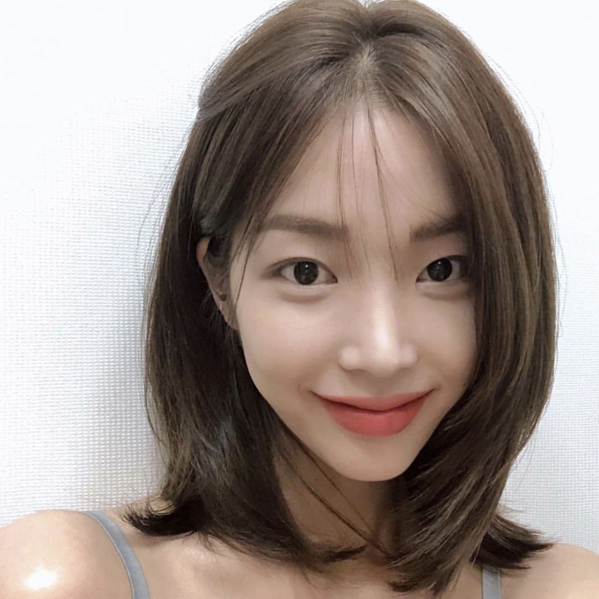 kiểu tóc ngắn uốn layer