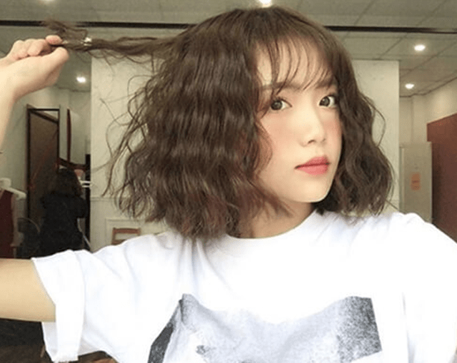 kiểu tóc ngắn mặt dài xoăn xù