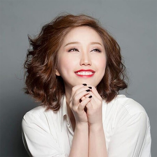 kiểu tóc ngắn cho mặt dài xoăn cả đầu