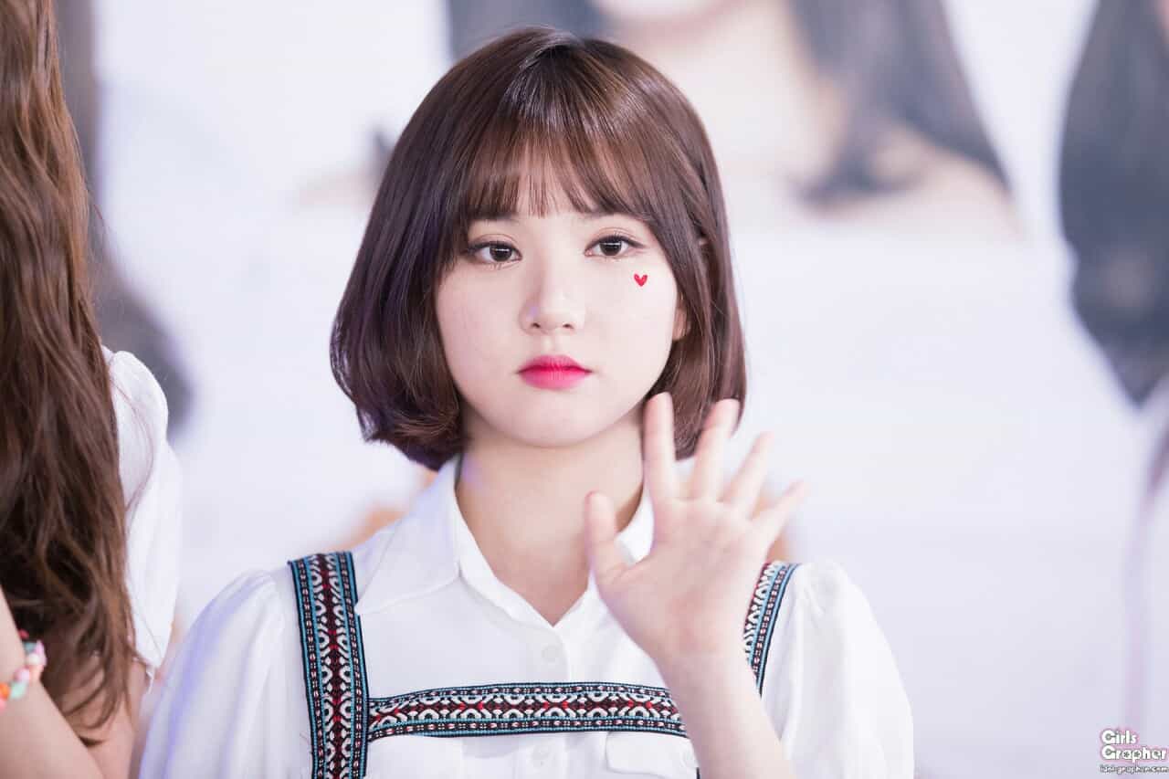 kiểu tóc ngắn uốn cụp