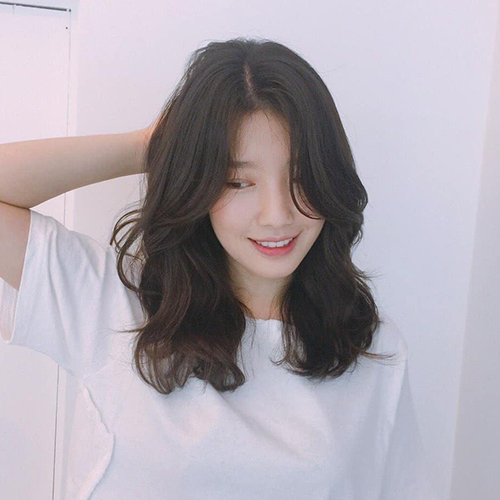 kiểu tóc uốn cho mặt tròn