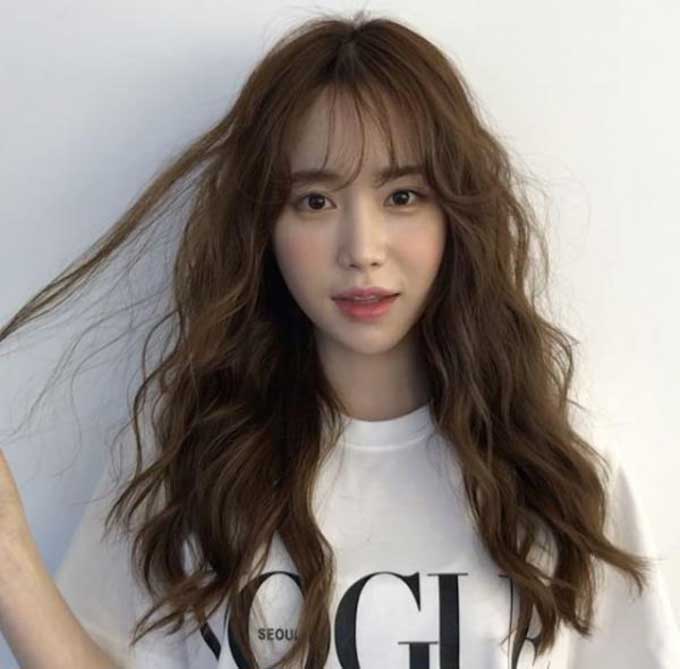 kiểu tóc uốn cho mặt tròn