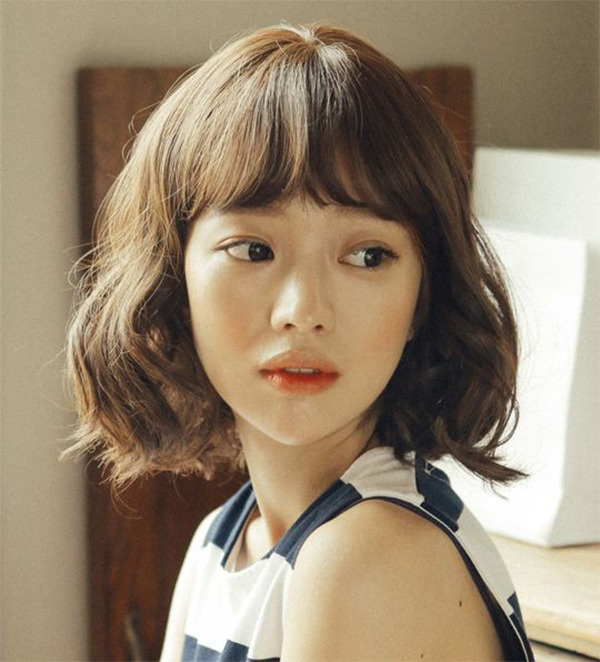 kiểu tóc uốn cho mặt tròn