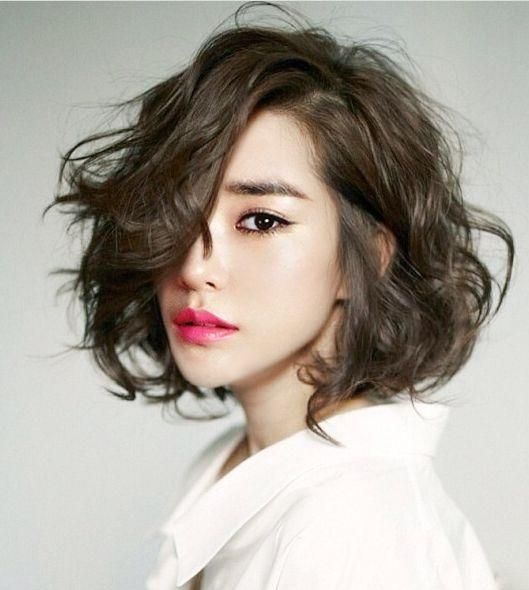 kiểu uốn tóc ngắn nữ