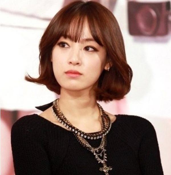 kiểu uốn tóc ngắn nữ