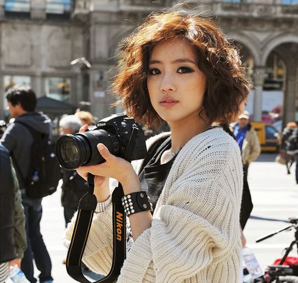 kiểu uốn tóc ngắn nữ