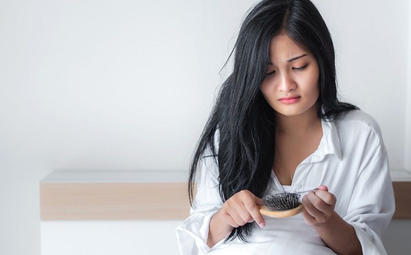 rụng tóc đỉnh đầu do căng thẳng