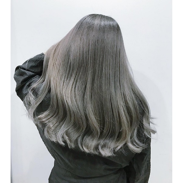 Tóc màu xám khói đậm