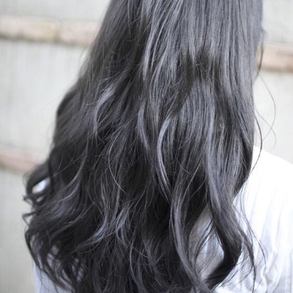 Tóc màu xám khói đậm