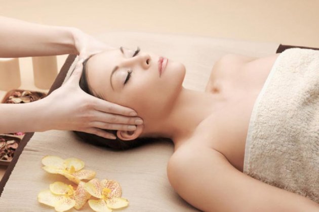 Cách bấm huyệt giúp giảm rụng tóc hiệu quả