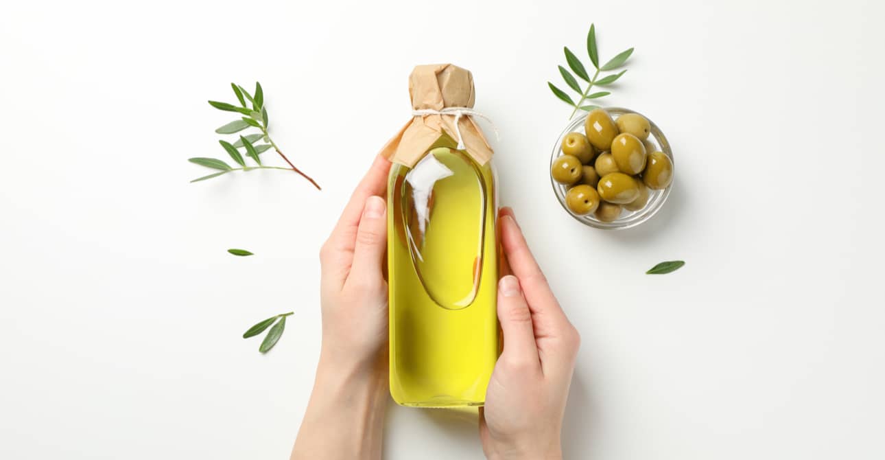 6 Cách sử dụng dầu ô liu để điều trị gàu