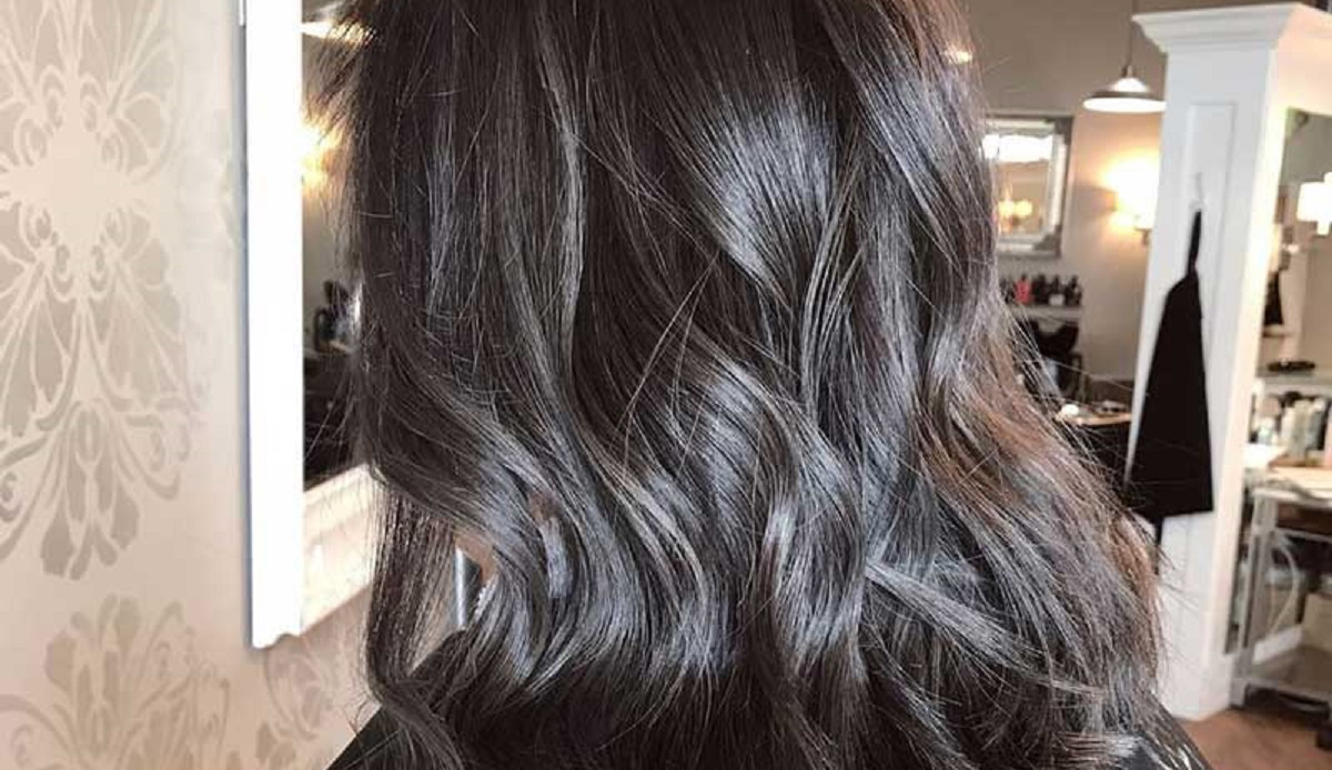 Nên nhuộm tóc màu gì cho dịp Tết 2021?